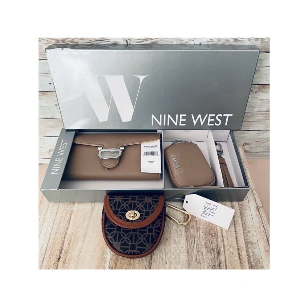 NWT Gorgeous 4 Pcs Nine West Wallet Coin bag Key holder & Earbuds bag Gift set